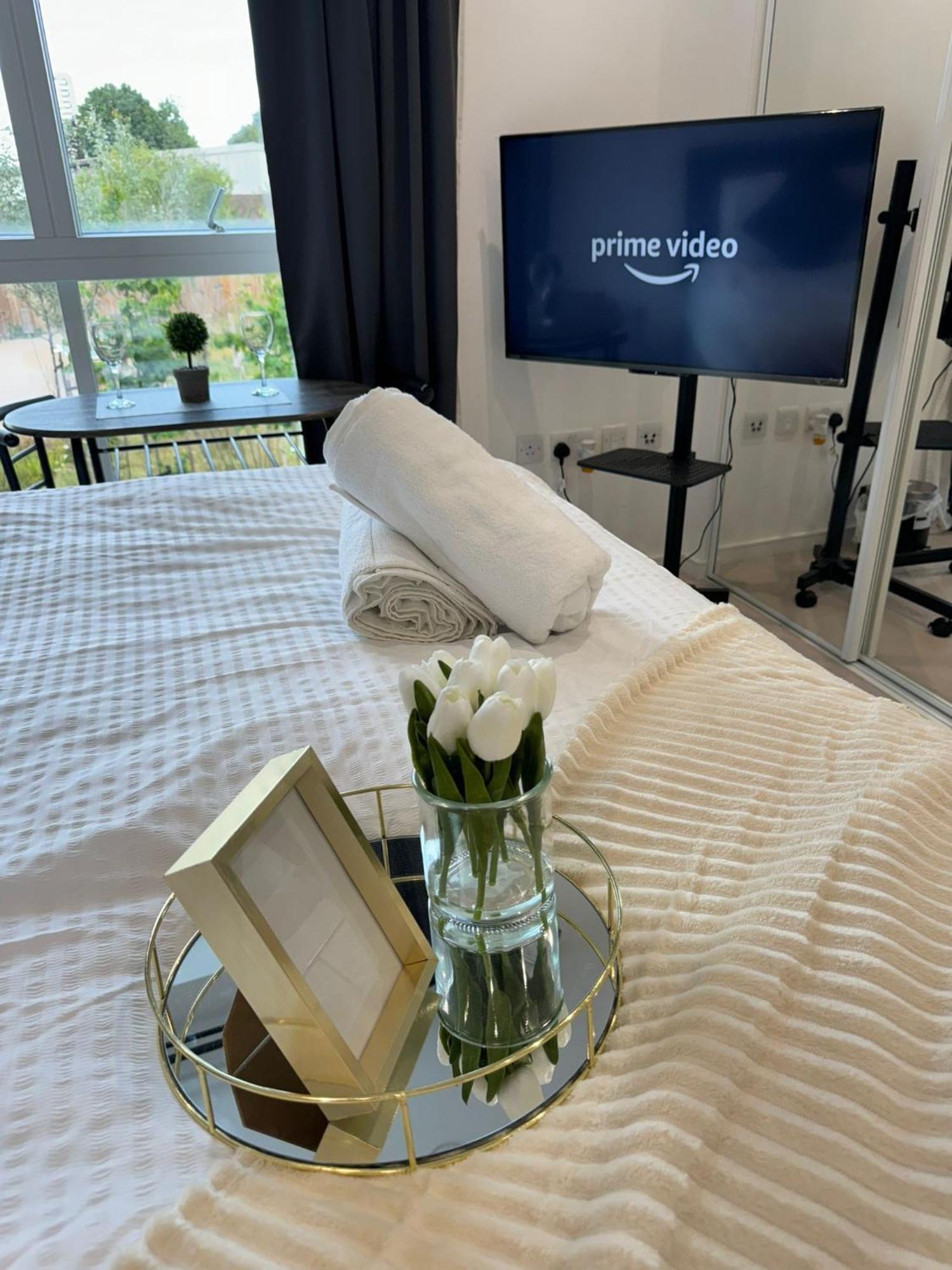 Kayz Lodge- Luxury Ensuite-Private & Shared Accommodation In A New House At The Olympic Village Overlooking Stratford Westfield And Tube Station Londra Dış mekan fotoğraf