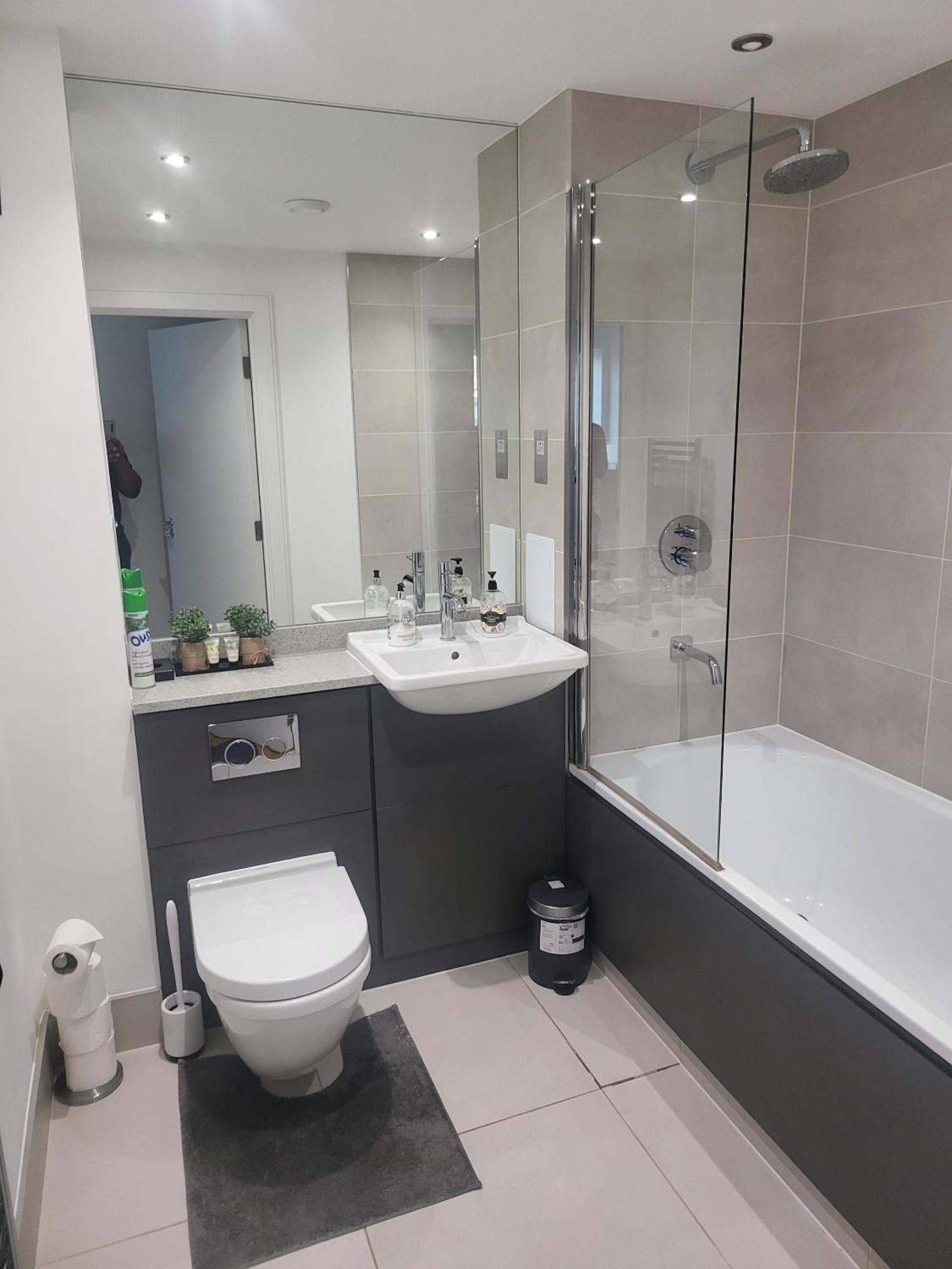 Kayz Lodge- Luxury Ensuite-Private & Shared Accommodation In A New House At The Olympic Village Overlooking Stratford Westfield And Tube Station Londra Oda fotoğraf