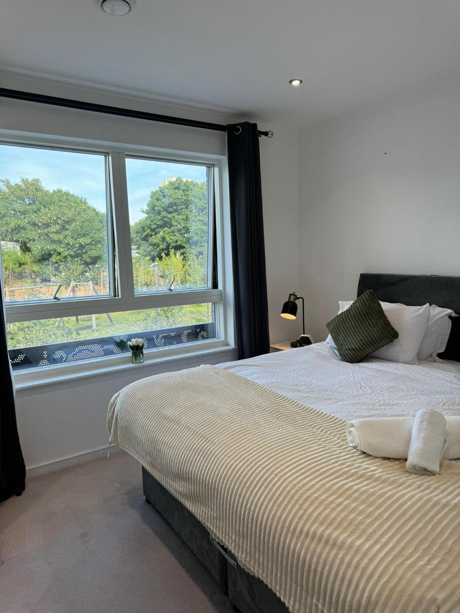 Kayz Lodge- Luxury Ensuite-Private & Shared Accommodation In A New House At The Olympic Village Overlooking Stratford Westfield And Tube Station Londra Dış mekan fotoğraf
