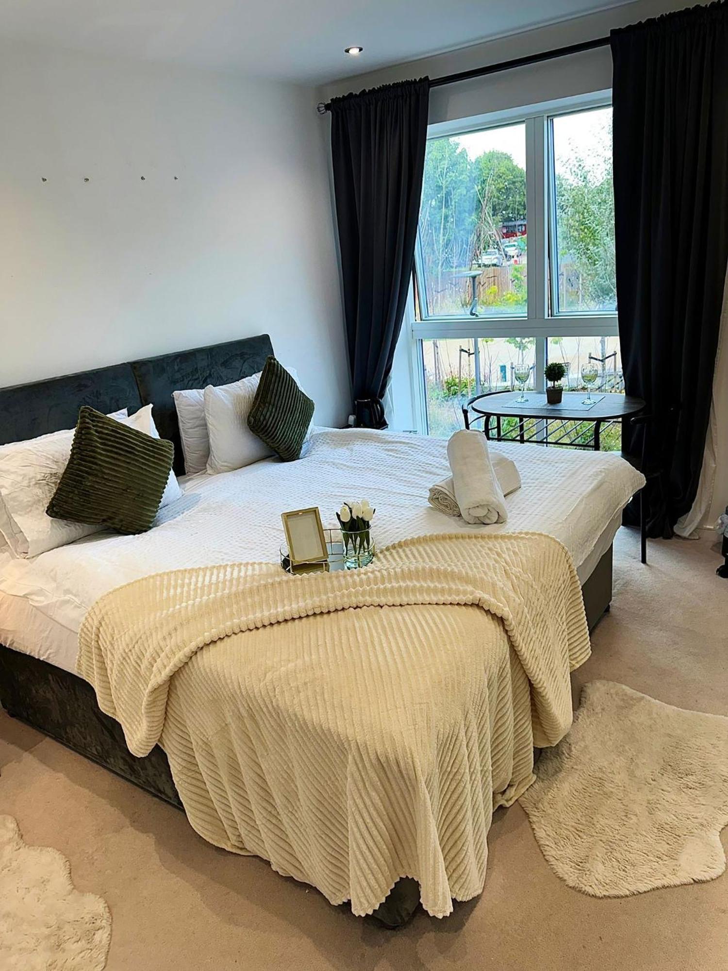 Kayz Lodge- Luxury Ensuite-Private & Shared Accommodation In A New House At The Olympic Village Overlooking Stratford Westfield And Tube Station Londra Dış mekan fotoğraf